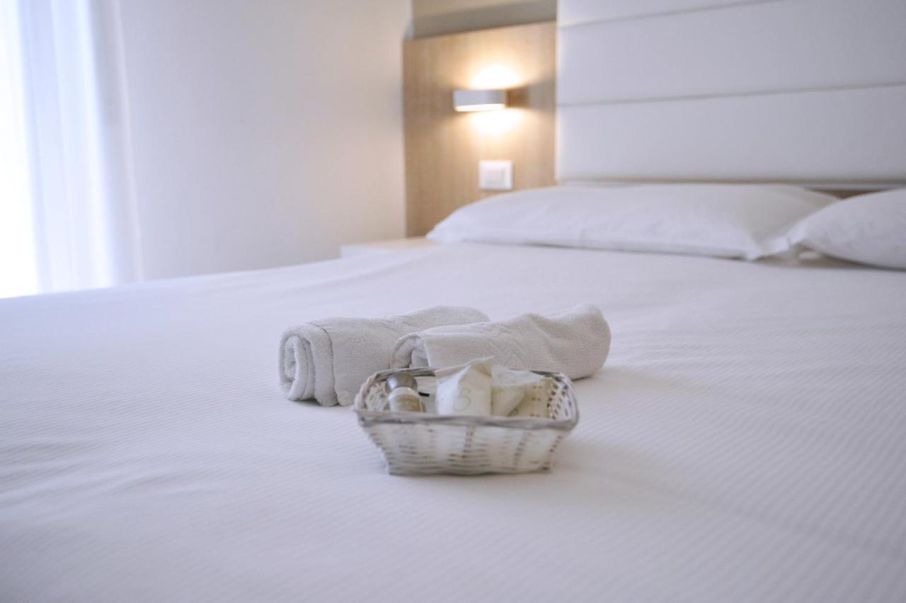 Hotel Etna Каорле Экстерьер фото